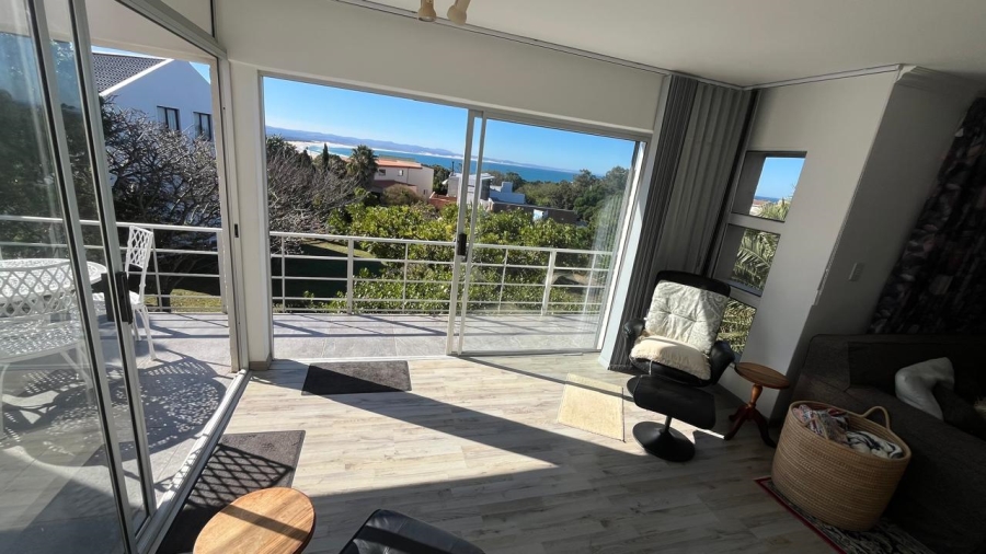 3 Bedroom Property for Sale in Wavecrest Eastern Cape